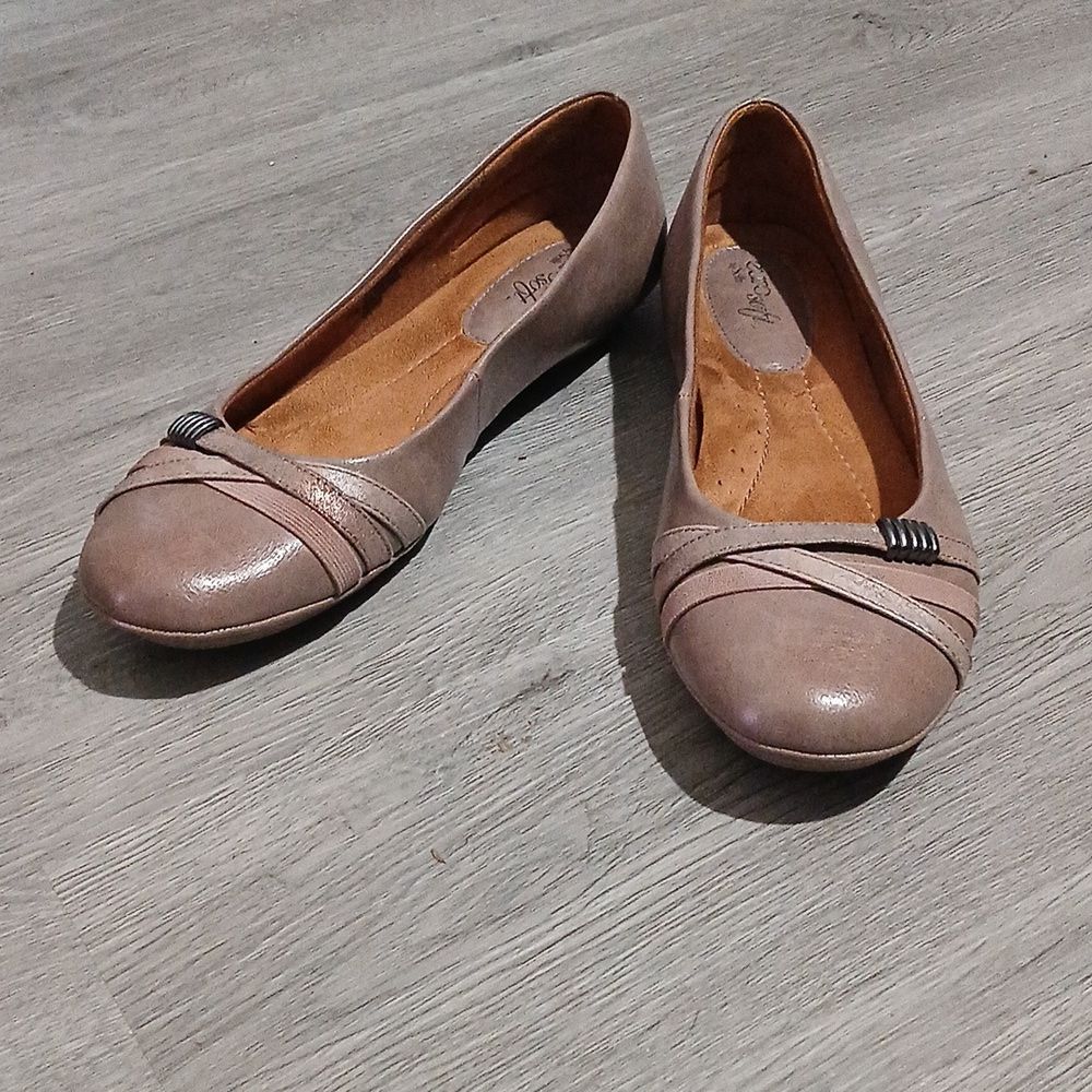 Euro soft Sofft  Elegant Taupe Flats Loafers Sz 11 EUC